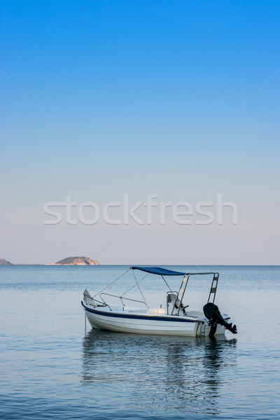 Eenzaam traditioneel Grieks vissersboot zee water Stockfoto © Fesus