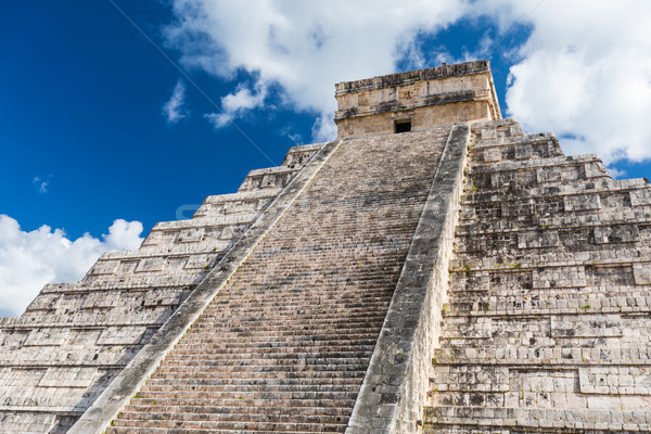 Piramidă arheologic Chichen Itza Mexic oraş Imagine de stoc © feverpitch