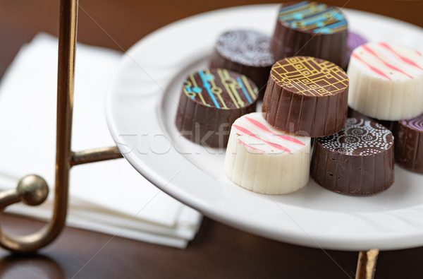 Csokoládé cukorka szervírozó tál étel tányér Stock fotó © feverpitch