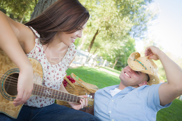 Coppia chitarra cappello da cowboy parco felice Foto d'archivio © feverpitch