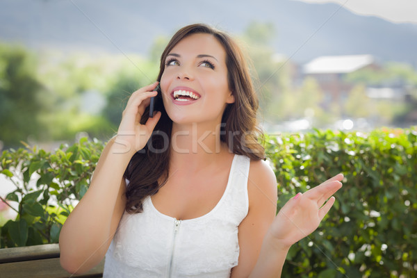女性 話し 携帯電話 屋外 ベンチ ストックフォト © feverpitch