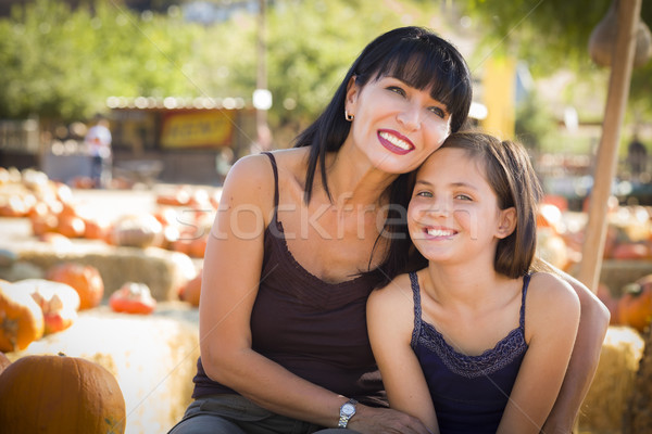 Stockfoto: Aantrekkelijk · moeder · dochter · portret · pompoen