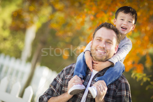 Foto d'archivio: Ragazzo · equitazione · piggyback · spalle