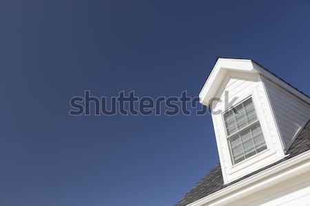 Stok fotoğraf: çatı · ev · pencereler · derin · mavi · gökyüzü · güzel