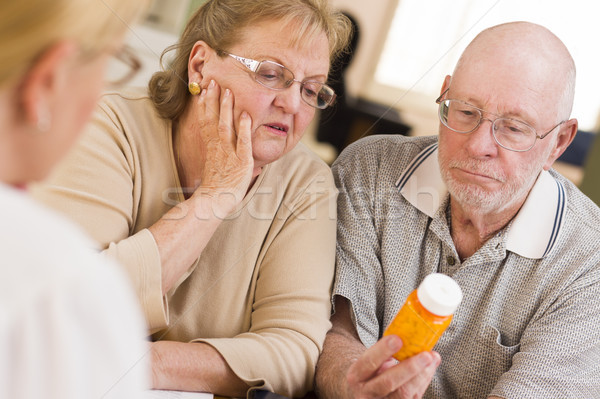 Orvos nővér magyaráz vényköteles gyógyszer idős figyelmes Stock fotó © feverpitch