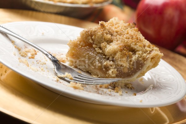 Hälfte Apfelkuchen Scheibe Krume Apfel Kuchen Stock foto © feverpitch