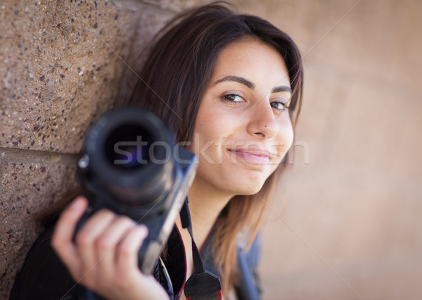 Foto stock: étnicas · femenino · fotógrafo · pared