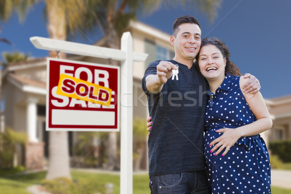 Hispanos Pareja claves nuevo hogar vendido inmobiliario Foto stock © feverpitch