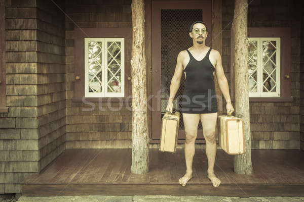 Gentleman Ära Badeanzug halten Koffer Veranda Stock foto © feverpitch