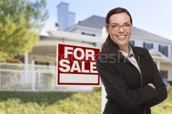 Stockfoto: Jonge · vrouw · huis · verkoop · teken · aantrekkelijk · halfbloed