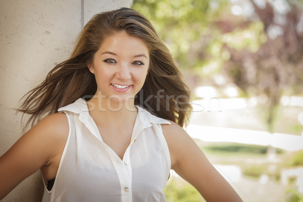 Atractivo nina retrato aire libre mujer Foto stock © feverpitch