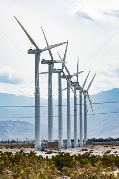Imagine de stoc: Dramatic · turbine · eoliene · fermă · deşert · California · peisaj