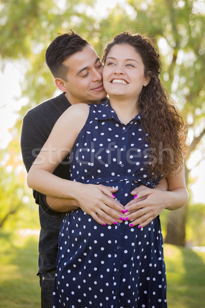 Stockfoto: Latino · man · zwangere · vrouw · buitenshuis · park