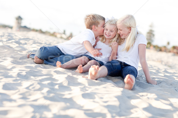 Liebenswert Geschwister Kinder Küssen glücklich Kind Stock foto © feverpitch