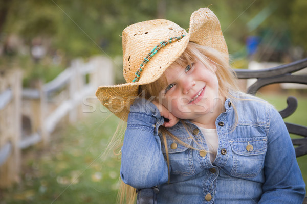 Cute giovane ragazza indossare cappello da cowboy posa ritratto Foto d'archivio © feverpitch