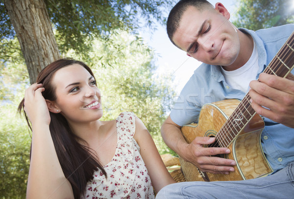 Para parku gry gitara śpiewu Zdjęcia stock © feverpitch