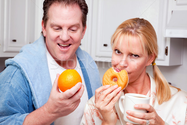 Obst Donut gesunde Ernährung Entscheidung Paar Küche Stock foto © feverpitch