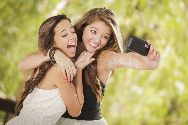 Vonzó félvér barátnők elvesz önarckép kettő Stock fotó © feverpitch