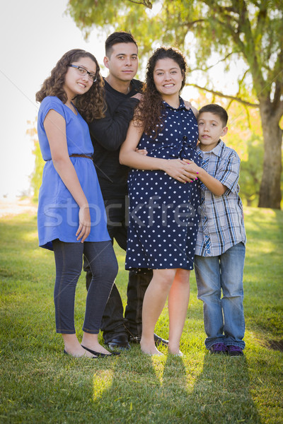 Foto stock: Feliz · atractivo · hispanos · familia · embarazadas · madre