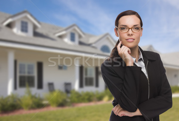 Halfbloed vrouw woon- huis aantrekkelijk mooie Stockfoto © feverpitch