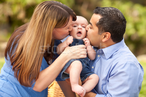 Stockfoto: Gelukkig · halfbloed · ouders · spelen · zoon · vrouwen