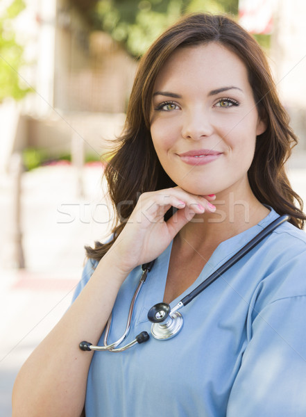 Donna medico infermiera ritratto fuori Foto d'archivio © feverpitch