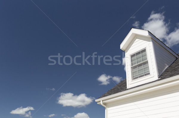 Stock foto: Dach · Haus · Fenster · tief · blauer · Himmel · schönen