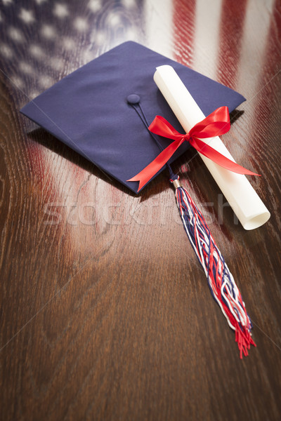 Stock foto: Abschluss · cap · Diplom · Tabelle · amerikanische · Flagge · Reflexion