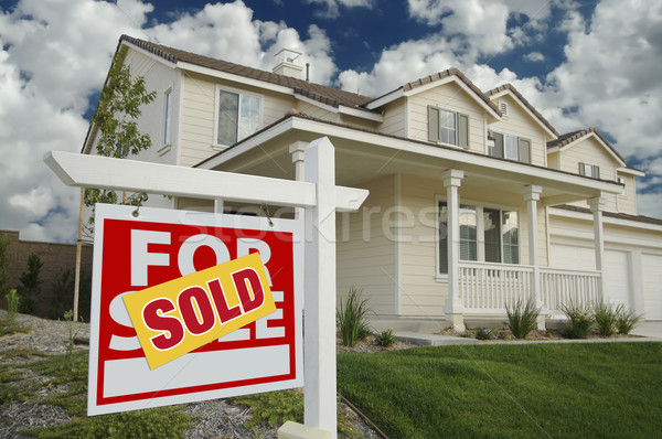 Foto stock: Vendido · casa · venda · assinar · casa
