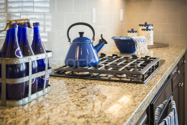 Márvány konyhapult tűzhely kobalt kék dekoráció Stock fotó © feverpitch