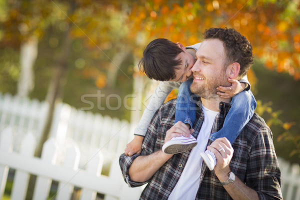 Foto d'archivio: Ragazzo · equitazione · piggyback · spalle