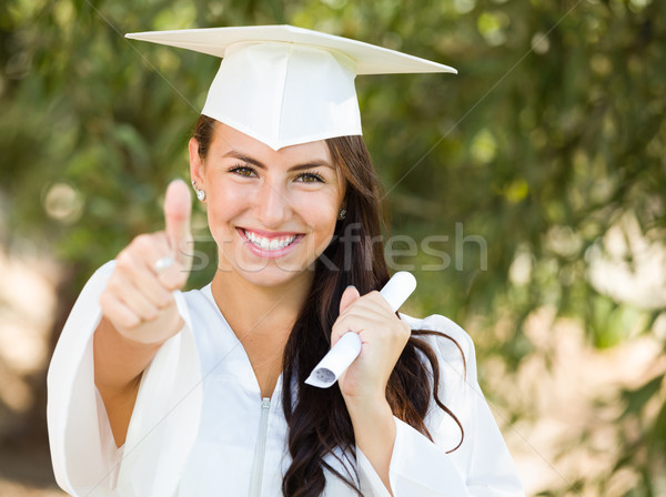 Fată absolvire exterior Imagine de stoc © feverpitch