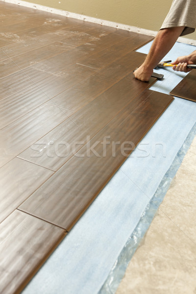 Stock foto: Mann · Installation · neue · Holz · Bodenbelag · abstrakten