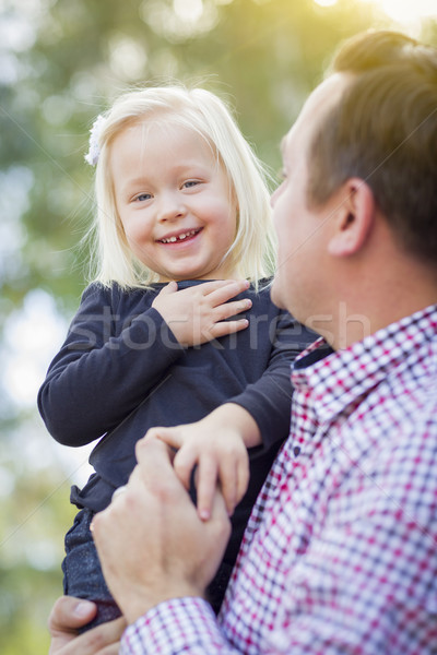 Liebenswert kleines Mädchen daddy Freien wenig Stock foto © feverpitch