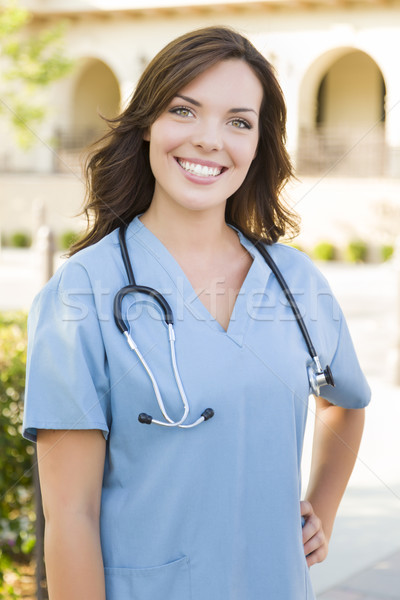 Orgulloso mujer médico enfermera retrato Foto stock © feverpitch