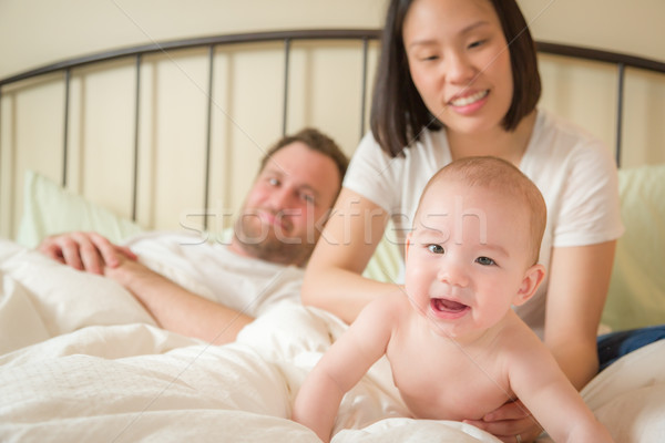 Stockfoto: Chinese · kaukasisch · baby · jongen · leggen · bed