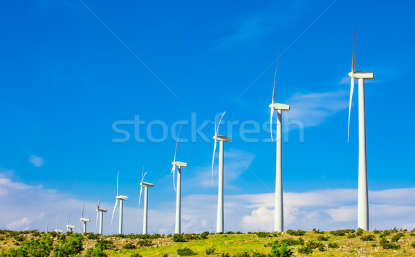 Dramatic turbine eoliene fermă deşert California peisaj Imagine de stoc © feverpitch