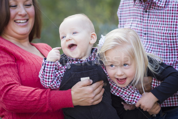 Mama daddy Baby Bruder Schwester Stock foto © feverpitch