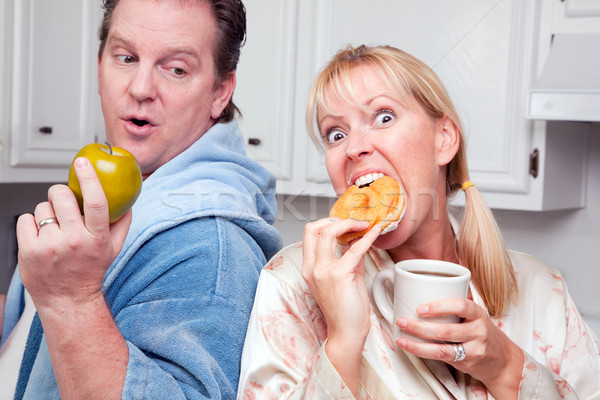 Obst Donut gesunde Ernährung Entscheidung Paar Küche Stock foto © feverpitch