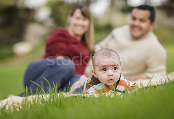 Stockfoto: Gelukkig · halfbloed · baby · jongen · ouders · spelen
