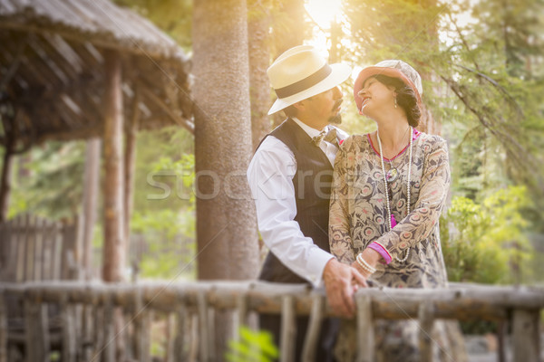 [[stock_photo]]: 1920 · romantique · couple · bois · pont · séduisant