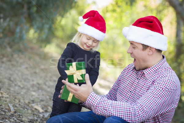 Stockfoto: Vader · jonge · dochter · christmas · geschenk · gelukkig