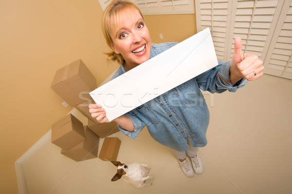 Nő kutyus üres tábla költözködő dobozok izgatott remek Stock fotó © feverpitch