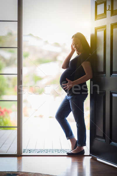 Foto stock: Chino · mujer · embarazada · pie · puerta · feliz · familia