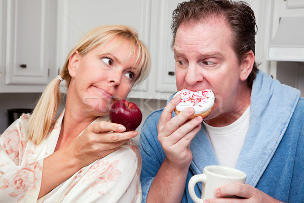 Obst Donut gesunde Ernährung Entscheidung Paar Küche Stock foto © feverpitch