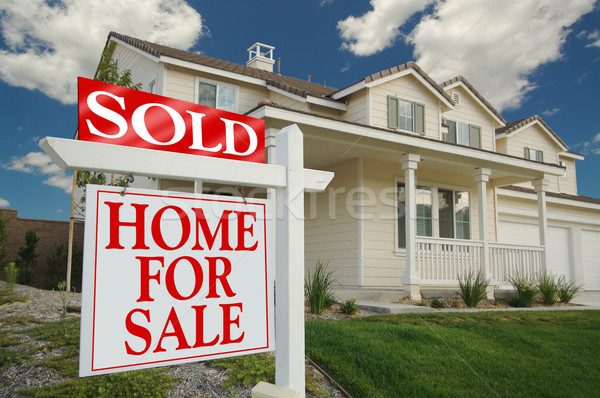 Vendido casa venta signo casa Foto stock © feverpitch