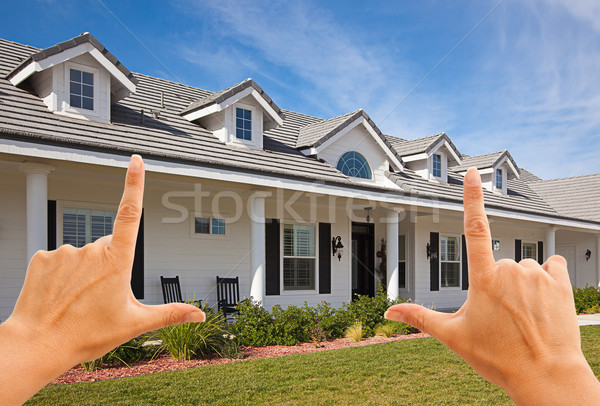 [[stock_photo]]: Homme · mains · belle · maison · ciel · bleu · bâtiment