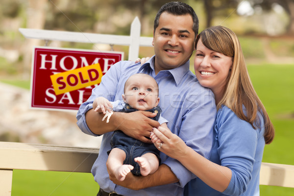 Stock foto: Paar · Baby · verkauft · Immobilien · Zeichen