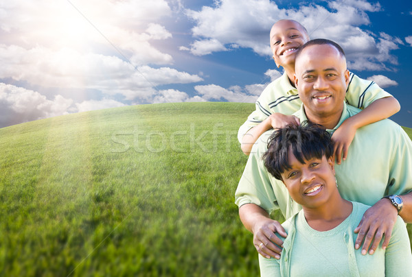 Familie wolken hemel grasveld gelukkig afro-amerikaanse Stockfoto © feverpitch