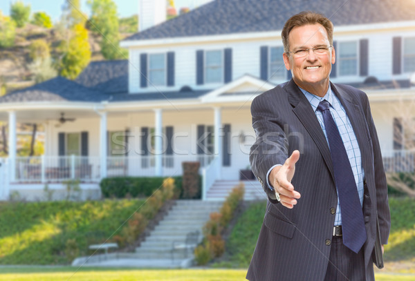 Stockfoto: Mannelijke · agent · hand · te · schudden · huis · glimlachend · mooie